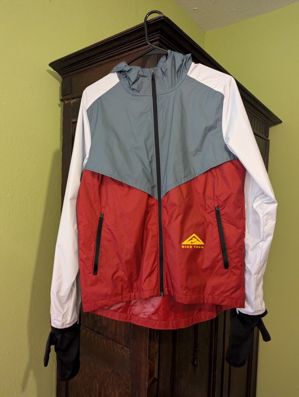 Nike Trail Windbreaker
